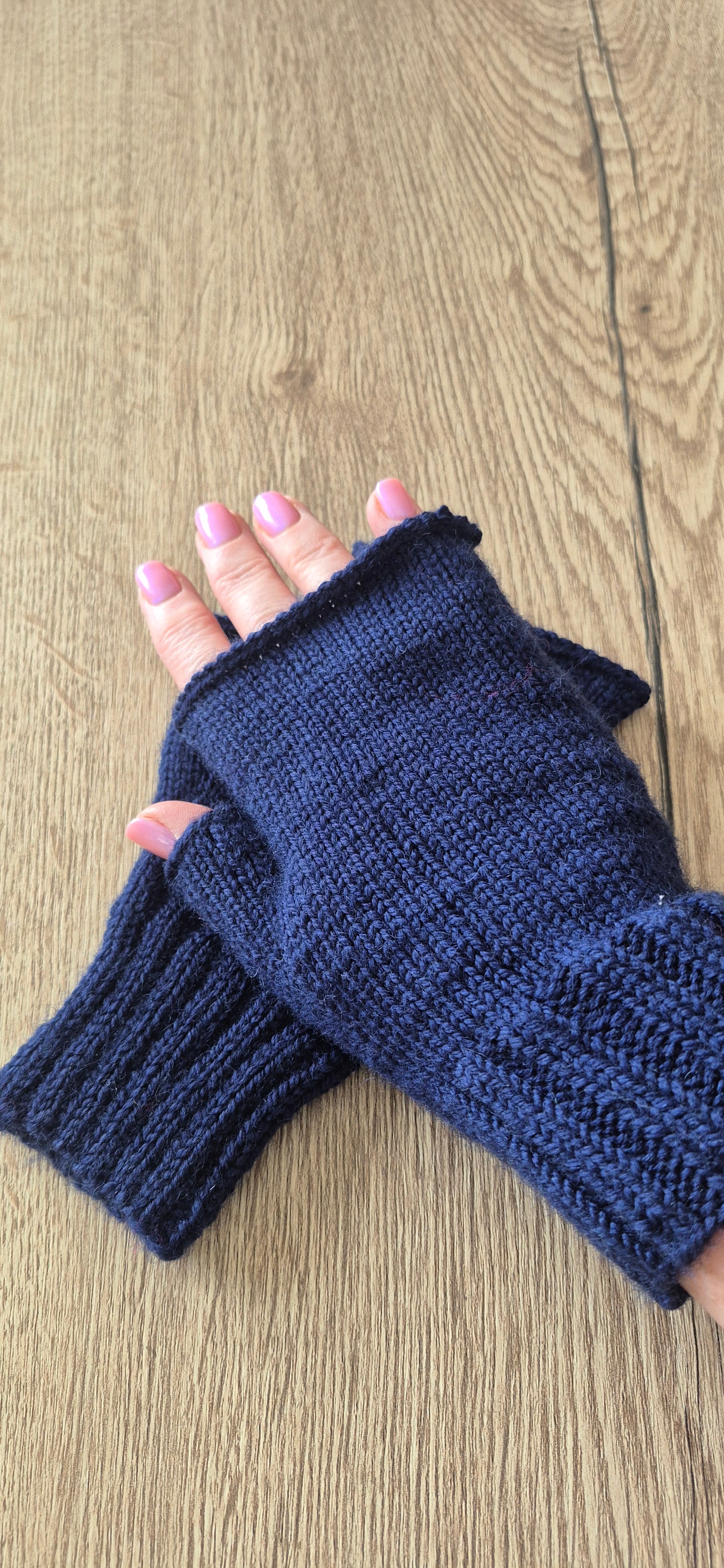 Fingerless mitts